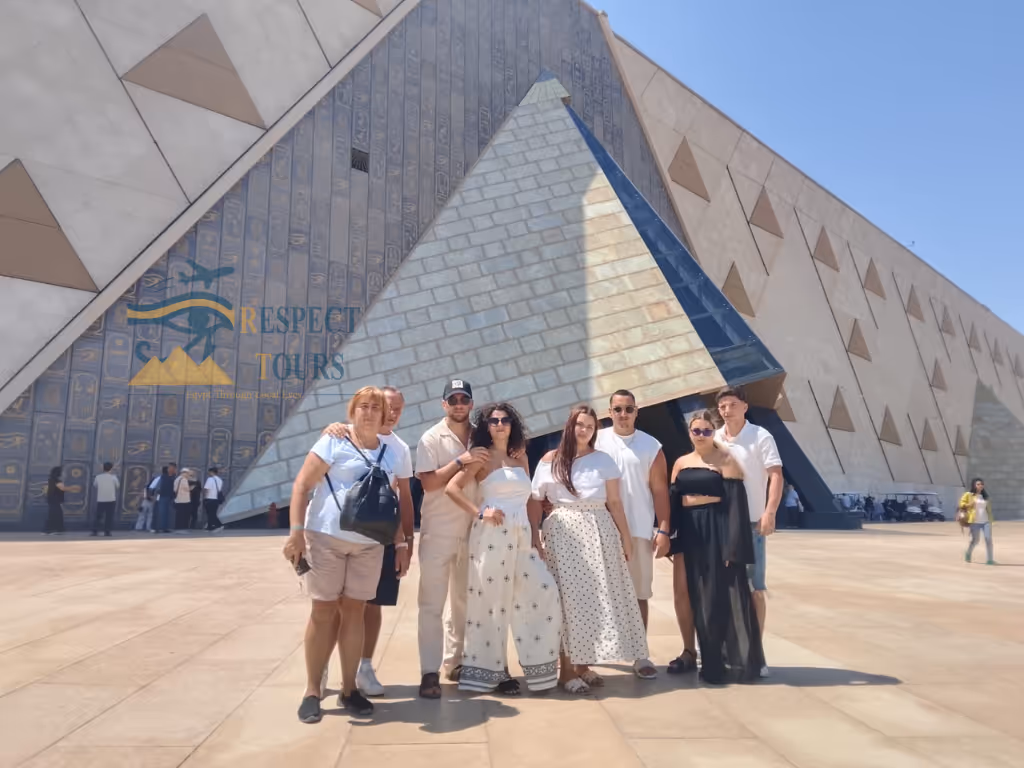 What to Wear in Egypt as a Female Tourist: A Practical Packing Guide 2 Pyramids and Archaeological